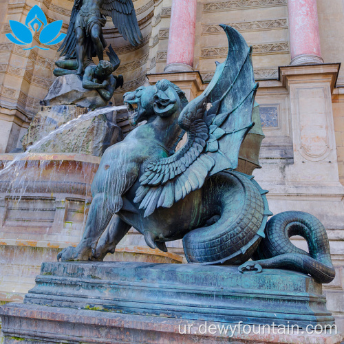 کانسی کے قدیم فرشتہ فاؤنٹین مجسمے کے ہاتھ سے نقش و نگار